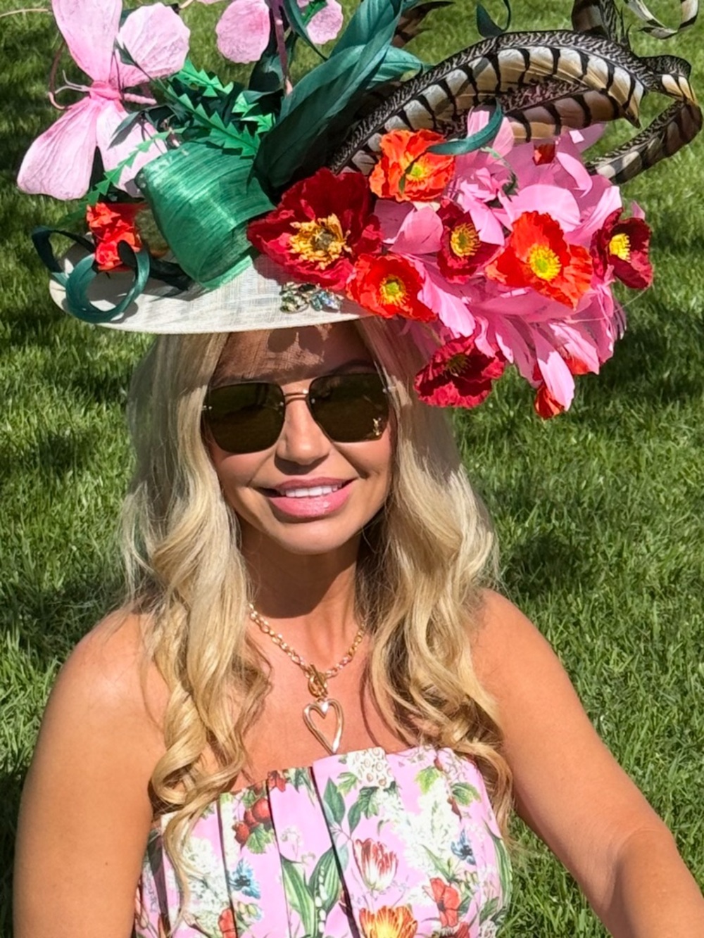 Derby dress and hat/fascinator pink dress outfit Kentucky Derby 🐎 - Picture 3 of 4
